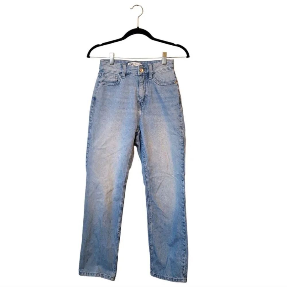 Zara Women's Light Wash High Rise Mom Jeans Size US 0